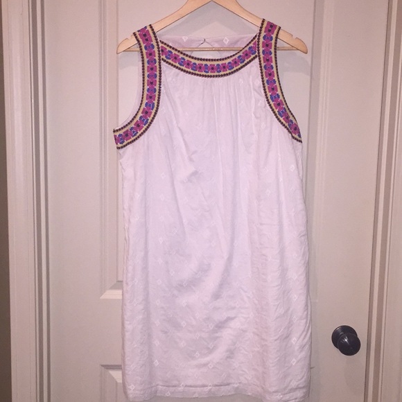 Old Navy Dresses & Skirts - Embroidered Sleeveless Dress
